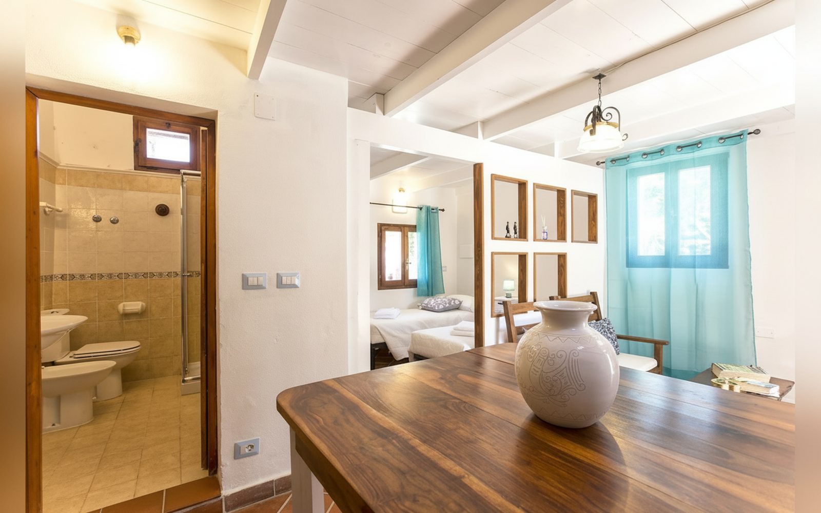 Ingresso a una camera con bagno — Casal Paternò